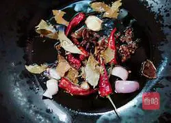 Illustration of how to make braised chicken with mushrooms 2