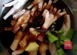 Steamed chicken feet with black bean sauce Practice illustration 4