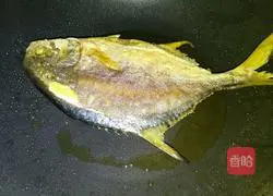 Illustration of how to make fried pomfret 3