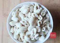 Illustration of how to make stir-fried shredded pork and vegetables 1