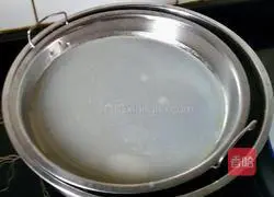 Illustration of how to make homemade cold skin 9