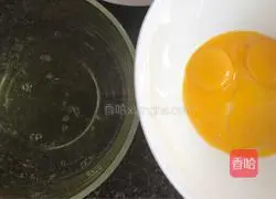 Illustration of how to make raisin cream cake roll 1