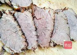 Illustration of making homemade beef sauce 10