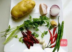 Illustration of how to make spicy dry pot potato slices 1