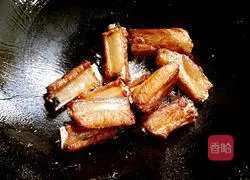 Illustration of how to make dry-fried salt and pepper pork ribs 12