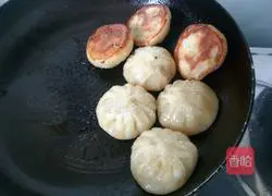 raw Illustration of how to make fried pork buns 12