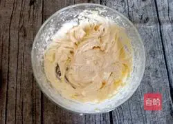 Illustration of how to make banana walnut cake 12