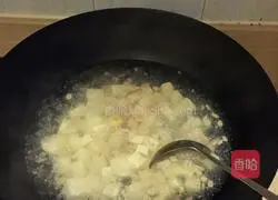 Illustration of how to make spinach, tofu, lean meat, sea rice and egg drop soup 7