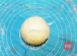 Illustration of how to make bacon and prawn pizza 4