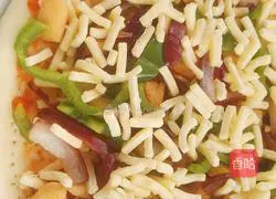 Orleans Chicken Pizza Recipe Illustration 9