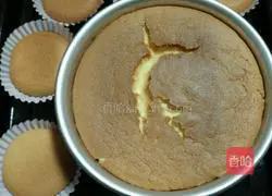 Illustration of how to make chiffon cake 8