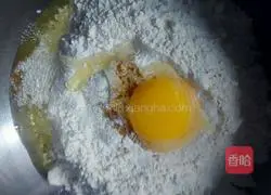 Illustration of how to make pan pot helmet 2