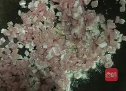 Illustration of how to make braised noodles (braised with cabbage, fungus, carrot and meat) 6