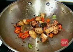 Illustration of how to make spicy fish cubes in dry pot 8