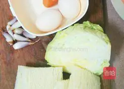 Illustration of how to make three-wire fried rice noodles 1