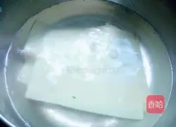 Illustration of how to make thousands of meat rolls with dipping sauce 6