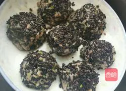 Illustration of how to make black pearl meatballs 6