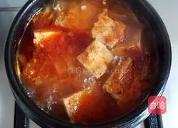 Illustration of how to make spicy cabbage and tofu soup 3