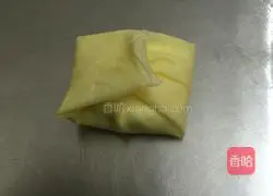 Illustration of how to make mango pancake 10