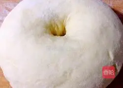 Illustration of how to make sausage bread 7