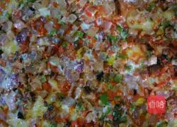 Illustration of how to make pizza with a home electric baking pan 7