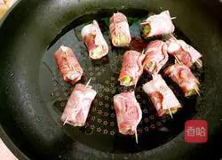Fried Illustration of how to make bacon-wrapped cabbage 6