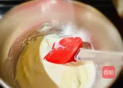 Illustration of how to make sea salt milk-covered cake 4