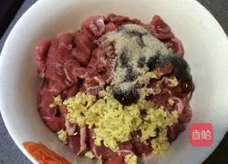 Illustration of how to make fried beef with onions 3