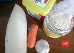 Illustration of how to make white radish kimchi 1