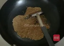 Illustration of how to make sesame and osmanthus yam tablets 5