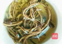 Illustration of how to make braised chicken with tea tree mushrooms 2