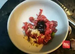 Illustration of how to make kimchi shredded beef 1