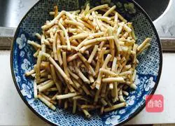 Illustration of how to steam whole eggplant with Zheer roots 2