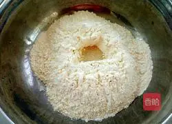 Illustration of how to make bacon rolls 1