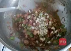 Illustration of how to make braised noodles with diced pepper and pork 6