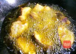 Illustration of how to make spicy fish cubes 9