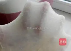 Illustration of how to make light butter bread 3