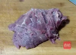 Illustration of how to make fried beef with green pepper 1