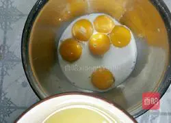 Illustration of how to make cream strawberry cake 4