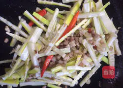 Illustration of braised spring bamboo shoots with scallion oil 7