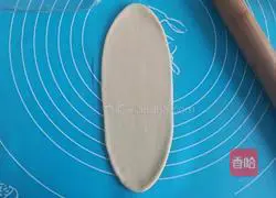 Illustration of how to make light cream caterpillar bread 7