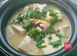 Illustration of how to make fish head tofu in casserole 8