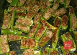 Illustration of how to make minced meat stuffed with green peppers 7