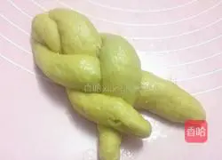 Illustration of how to make coconut red bean bread 17