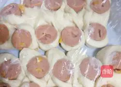 Illustration of how to make ham bread 2