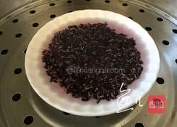 Illustration of how to make purple rice bread 2