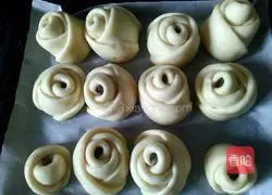 Honey Rose Bread Recipe Illustration 12