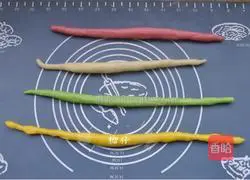 Illustration of how to make colorful hydrangea bread 6