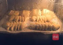 Illustration of how to make fish bone bread 18