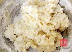 Illustration of how to make caterpillar bread 3